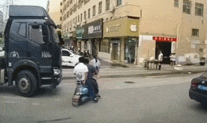 货车盲区1.gif